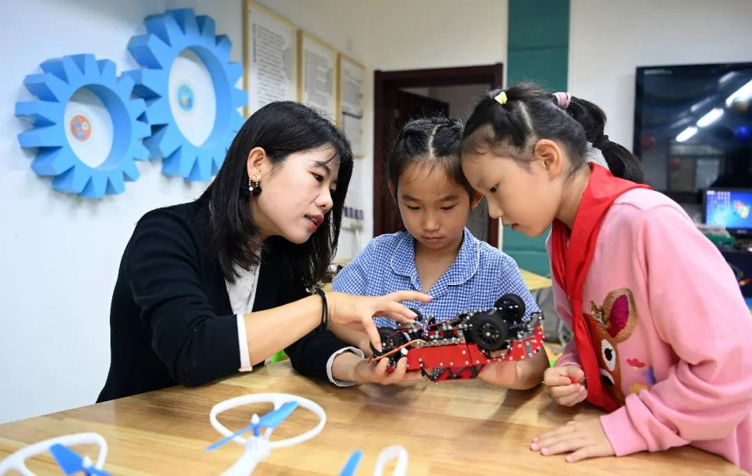 怀进鹏：落实“双减”取得阶段性成果